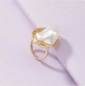 Unique Contour Pearl Ring Rberyl