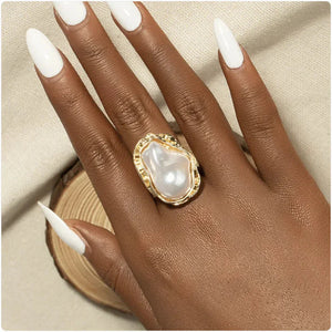 Unique Contour Pearl Ring Rberyl