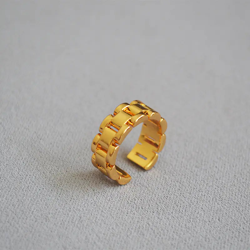 Brass Chain Metal Ring with Special-Interest Design